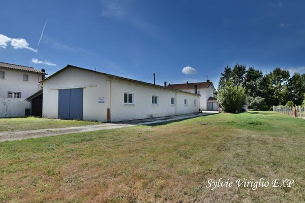 Maison familiale 2 niveaux-6 chambres-Grande dépendance de 185 m²