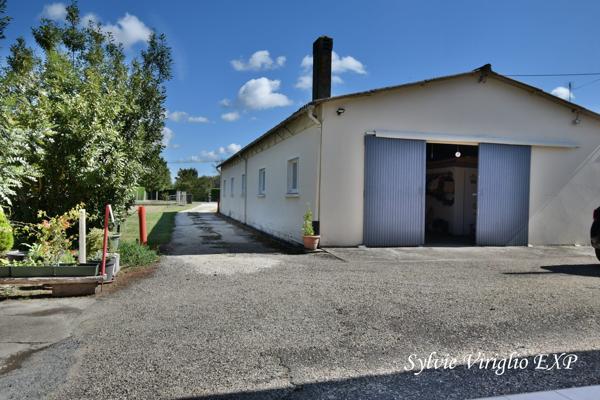 Maison familiale 2 niveaux-6 chambres-Grande dépendance de 185 m²