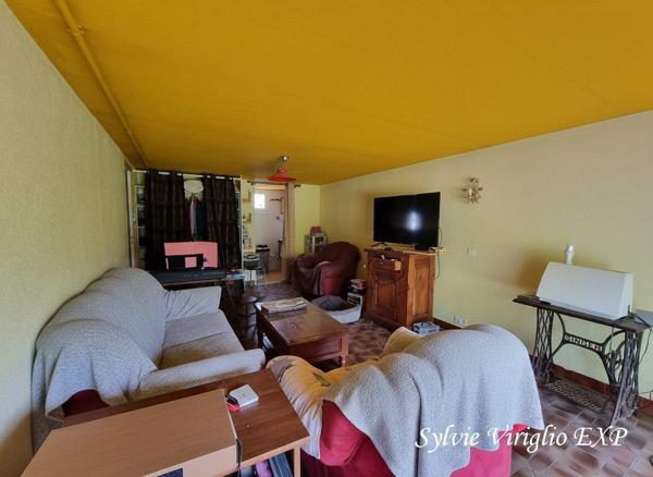 Maison familiale 2 niveaux-6 chambres-Grande dépendance de 185 m²