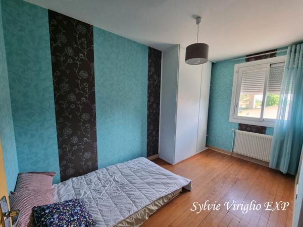 Maison familiale 2 niveaux-6 chambres-Grande dépendance de 185 m²