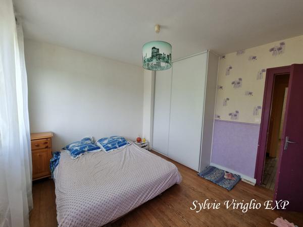 Maison familiale 2 niveaux-6 chambres-Grande dépendance de 185 m²