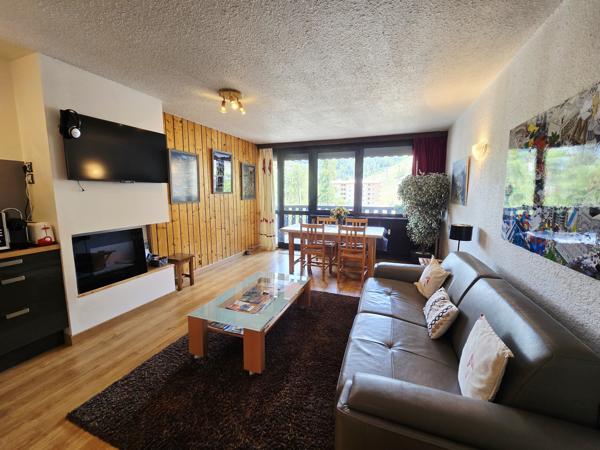 PRA LOUP 1600 – Superbe appartement entièrement rénové avec vue pistes !