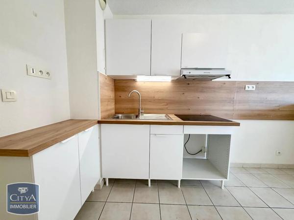 Appartement à louer 1 pièce 46.9m² Nîmes (30900)