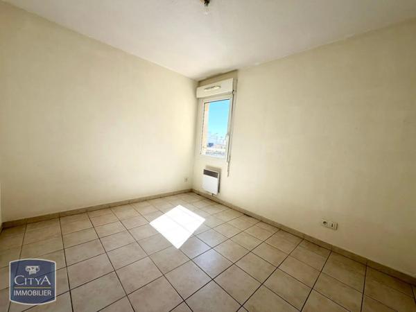 Appartement à louer 1 pièce 46.9m² Nîmes (30900)