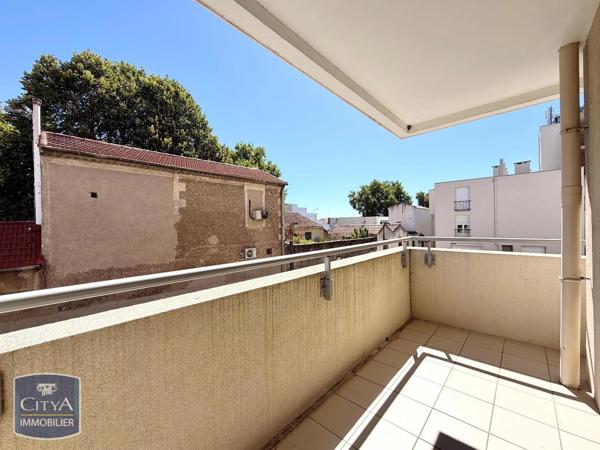 Appartement à louer 1 pièce 46.9m² Nîmes (30900)