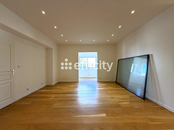 Loft
         5 pièces
        - 288 m² Bien prestige 1 293 750 €*