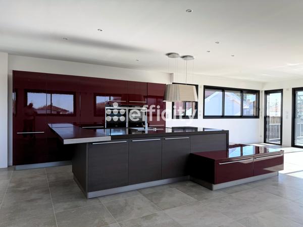 Loft
         5 pièces
        - 288 m² Bien prestige 1 293 750 €*
