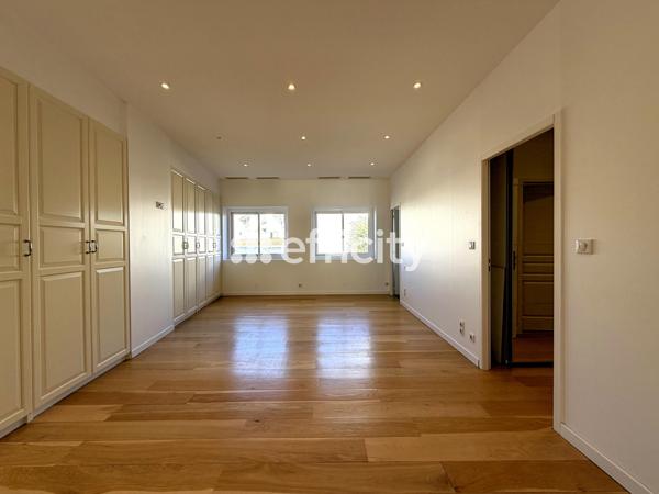 Loft
         5 pièces
        - 288 m² Bien prestige 1 293 750 €*