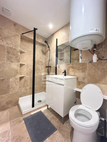 A LOUER 84120 PERTUIS CENTRE VILLE APPARTEMENT MEUBLE TYPE 2 AVEC COUR