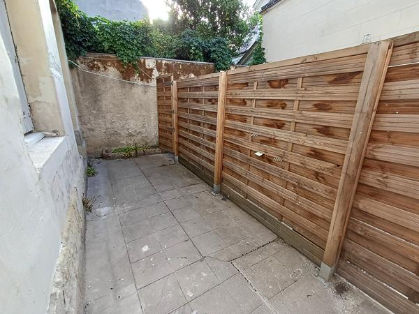 rue Clocheville - appartement meublé avec cour privée