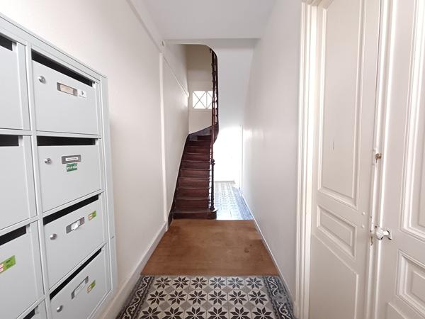 rue Clocheville - appartement meublé avec cour privée