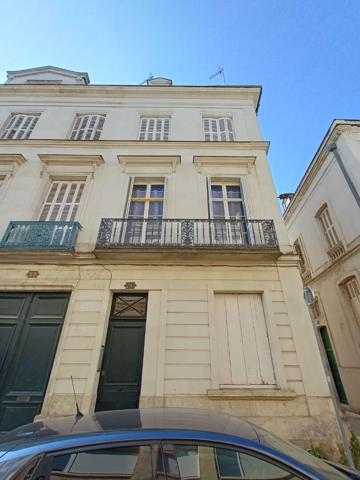 rue Clocheville - appartement meublé avec cour privée