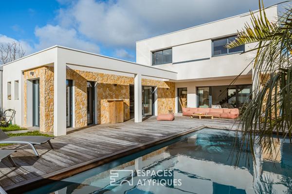 Maison d’architecte solaire avec piscine