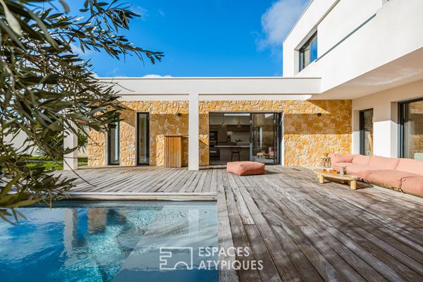 Maison d’architecte solaire avec piscine