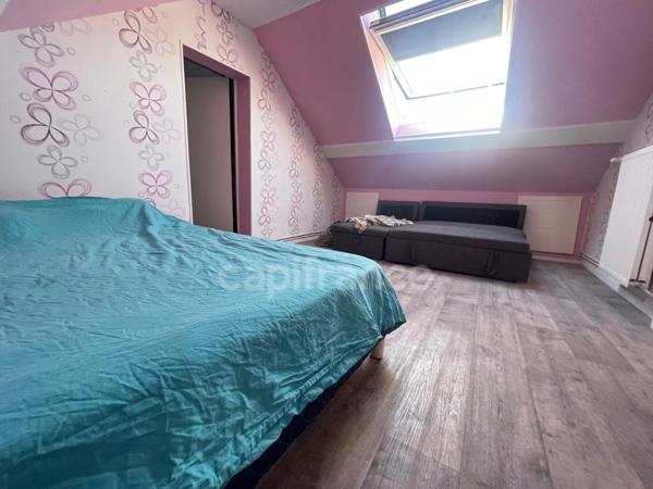 Maison individuel 4 chambres garage et batiments.