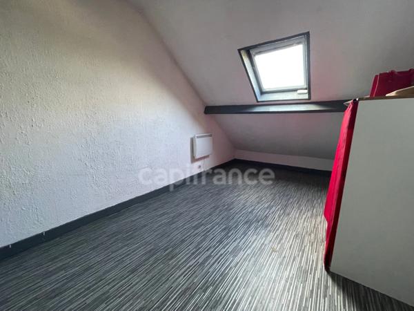 Maison individuel 4 chambres garage et batiments.