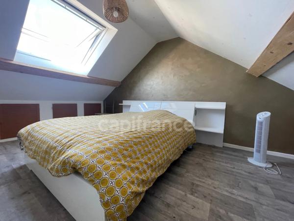 Maison individuel 4 chambres garage et batiments.