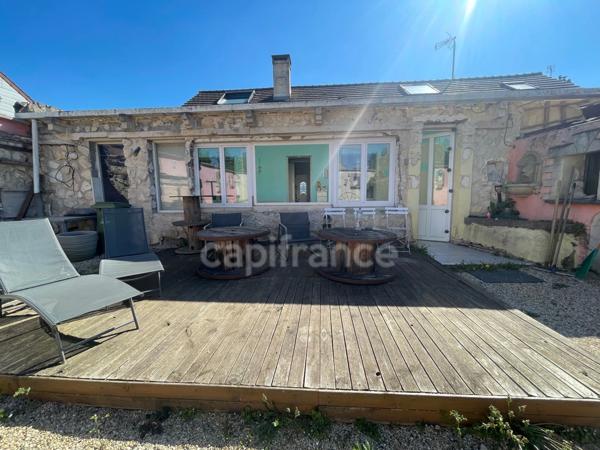 Maison individuel 4 chambres garage et batiments.