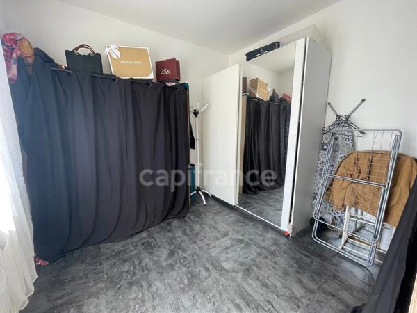 Maison individuel 4 chambres garage et batiments.