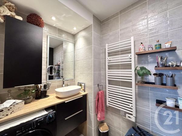 Appartement T3 à vendre  3 pièces - 70 m 2   VALENCE  - 26