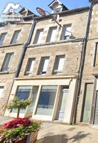 LA FERTE MACE, immeuble à usage d'habitation et commercial