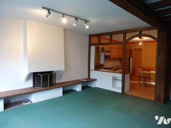 LA FERTE MACE, immeuble à usage d'habitation et commercial