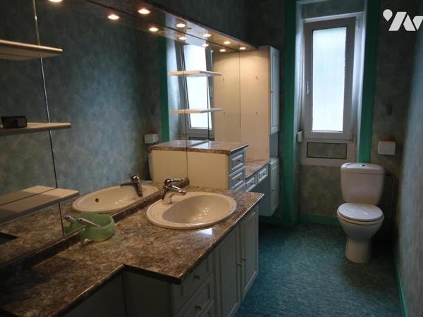 LA FERTE MACE, immeuble à usage d'habitation et commercial