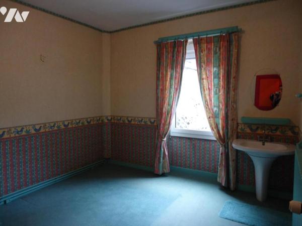 LA FERTE MACE, immeuble à usage d'habitation et commercial