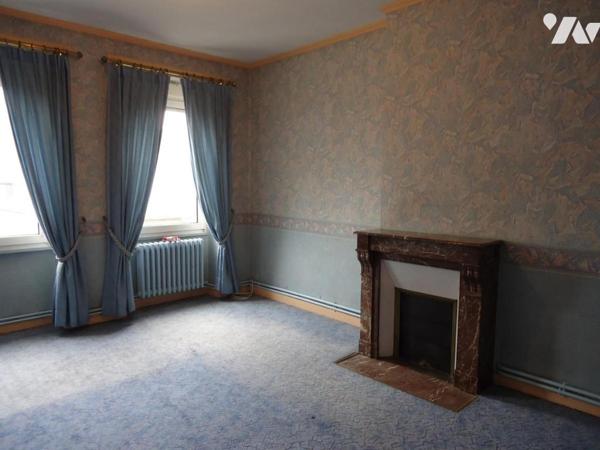 LA FERTE MACE, immeuble à usage d'habitation et commercial