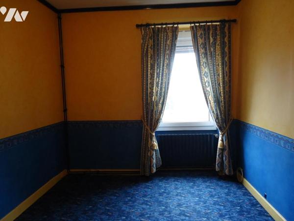 LA FERTE MACE, immeuble à usage d'habitation et commercial