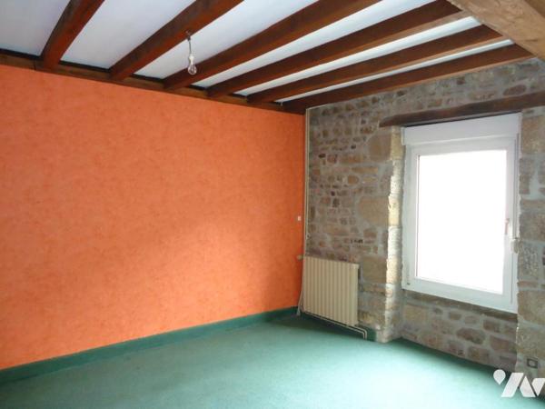 LA FERTE MACE, immeuble à usage d'habitation et commercial