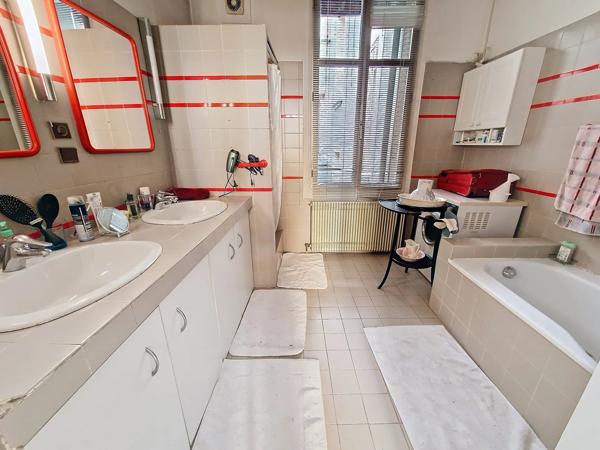Maison de charme 200 m² / Secteur Clinique Mutualiste Grenoble