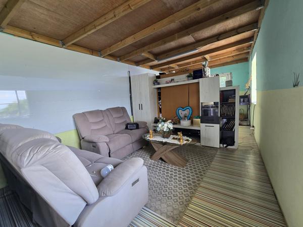 🏠 PÉPITE À BASSE TERRE : Potentiel XXL & Vue Montagne !