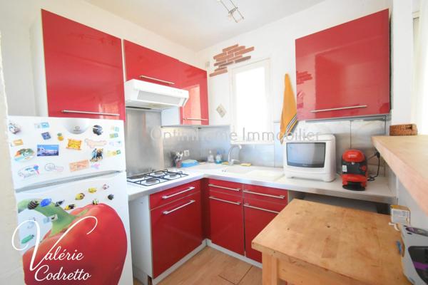Viager occupé – Appartement T2 avec parking et balcons au port de HYERES 83400