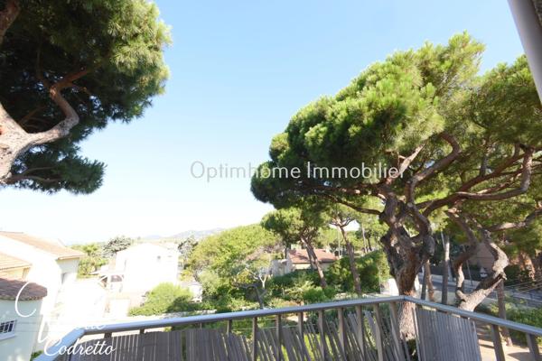 Viager occupé – Appartement T2 avec parking et balcons au port de HYERES 83400