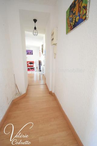 Viager occupé – Appartement T2 avec parking et balcons au port de HYERES 83400