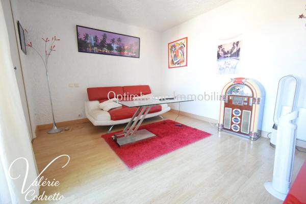 Viager occupé – Appartement T2 avec parking et balcons au port de HYERES 83400