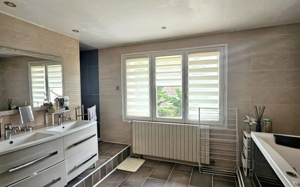 Maison à vendre    6 pièces • 203,03 m2 Neuilly-Plaisance