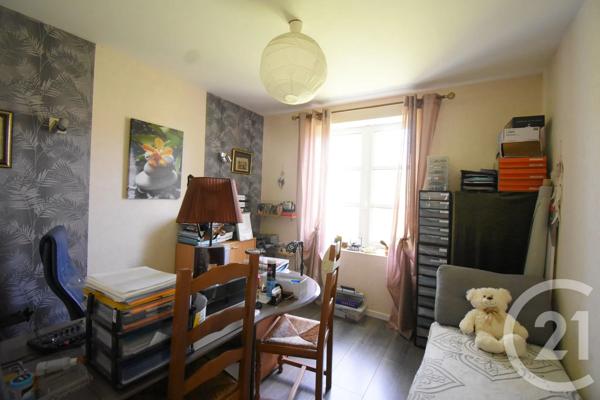 Maison à vendre  5 pièces - 122 m 2   ST REMY EN ROLLAT  - 03