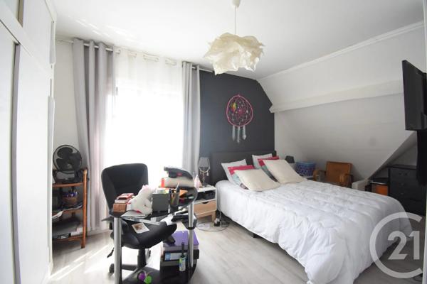 Maison à vendre  5 pièces - 122 m 2   ST REMY EN ROLLAT  - 03