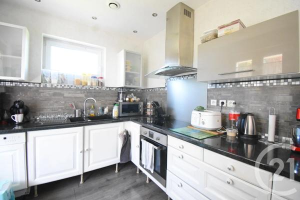 Maison à vendre  5 pièces - 122 m 2   ST REMY EN ROLLAT  - 03