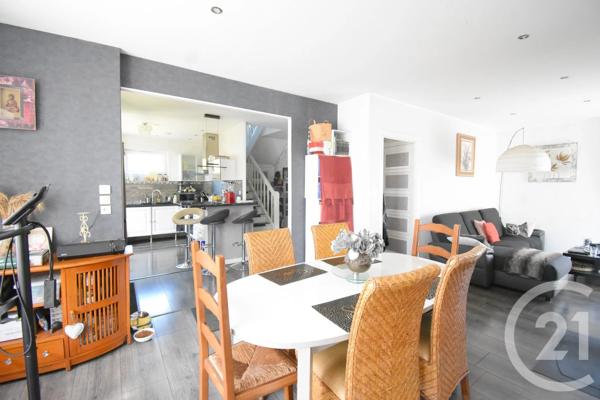 Maison à vendre  5 pièces - 122 m 2   ST REMY EN ROLLAT  - 03