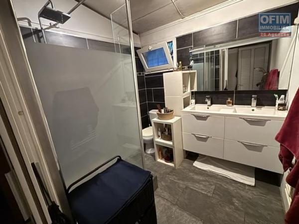 A vendre charmante maison T4 au calme d'une impasse à La Montagne, (haut de St Denis)