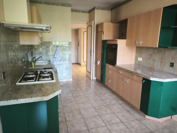 À Orange(84100) CENTRE au CALME T4 STANDING 113 m 2 avec 3 chambres résidence sécurisée+ GARAGE 18m2 /CAVE