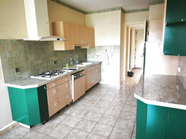 À Orange(84100) CENTRE au CALME T4 STANDING 113 m 2 avec 3 chambres résidence sécurisée+ GARAGE 18m2 /CAVE