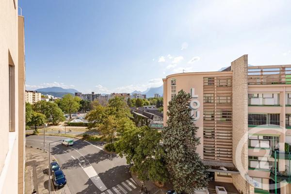 Appartement T3 à vendre  3 pièces - 53,43 m 2   ECHIROLLES  - 38