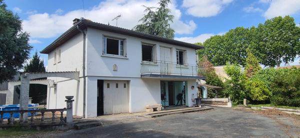 Maison à vendre (47)BOÉ – Maison familiale avec grand parc arboré de 2 400 m², dépendances et hangar
