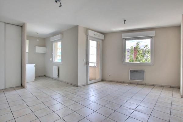 FONTGIEVE-MONTJUZET-T2 AVEC BALCON ET PARKING