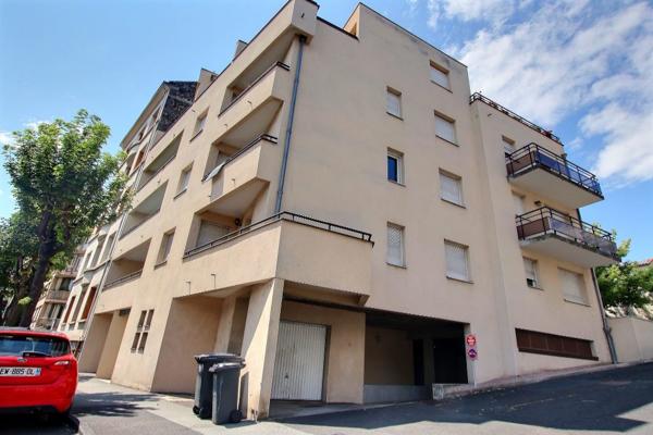 FONTGIEVE-MONTJUZET-T2 AVEC BALCON ET PARKING