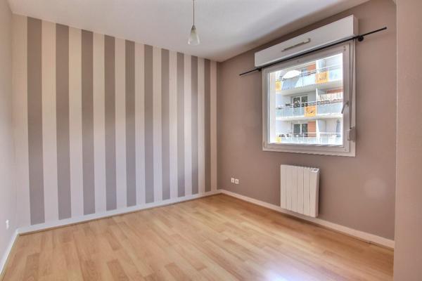 FONTGIEVE-MONTJUZET-T2 AVEC BALCON ET PARKING
